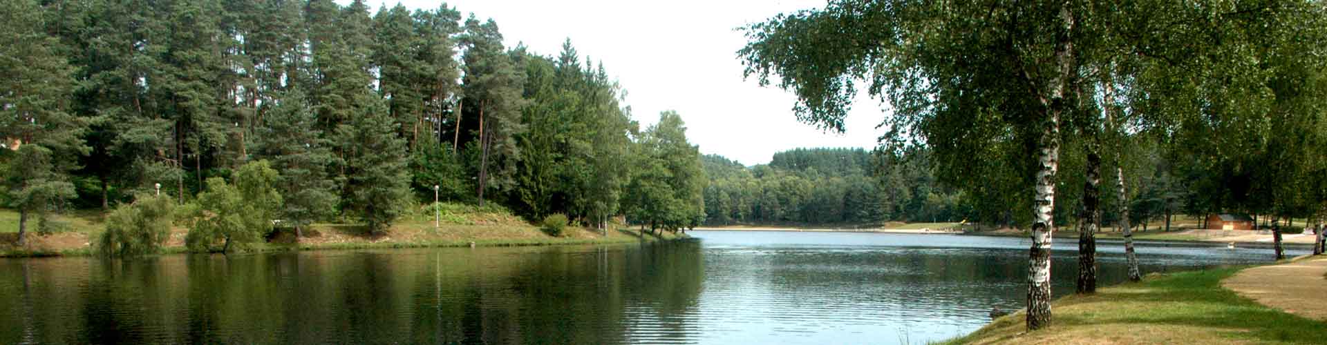 vue sur le lac d'Egletons en Corrèze