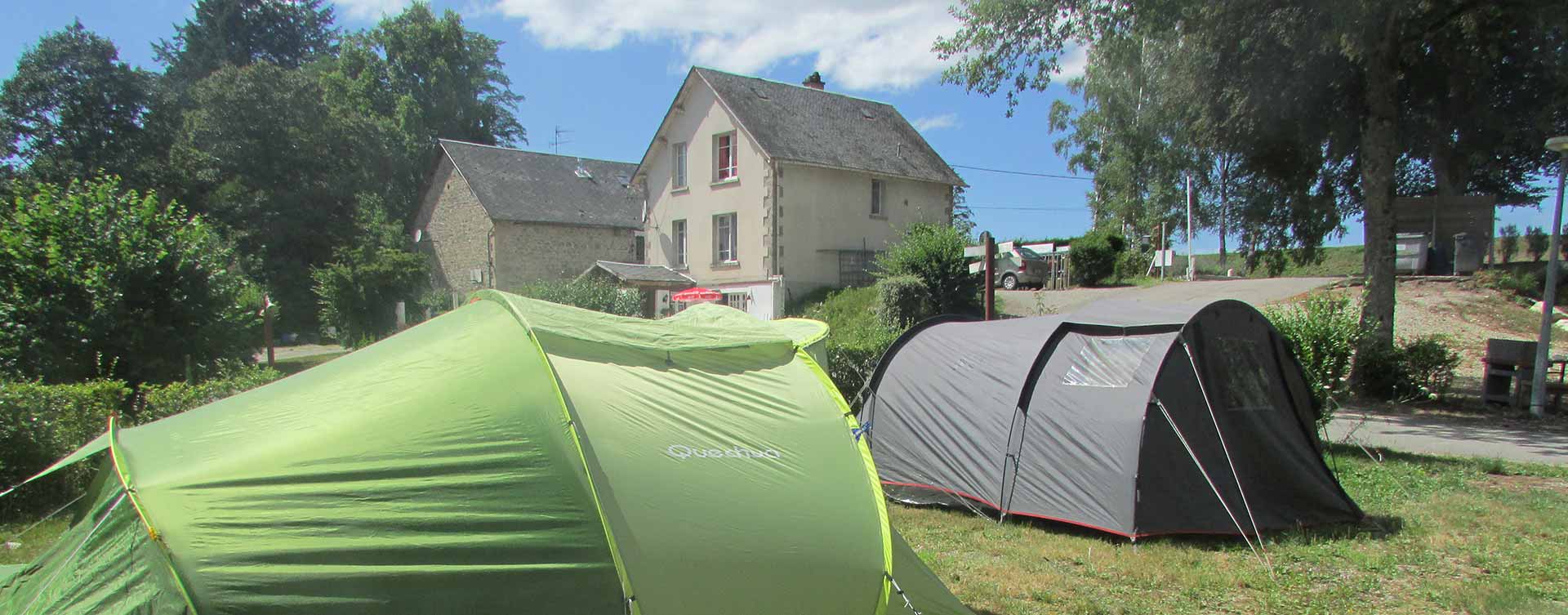 emplacement de camping en bord de lac en Corrèze