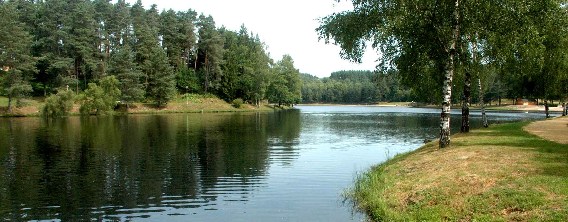 vue sur le lac d'Egletons en Corrèze